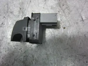 Foto de MANDO ELEVALUNAS TRASERO DERECHO VOLKSWAGEN POLO V (6R1) referencia 7L69598558 foto 4
