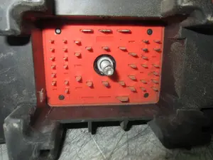 Foto de CAJA RELES / FUSIBLES OPEL VECTRA C BERLINA 2.0 DTI (101 CV / 74 KW) referencia 460028260 foto 6