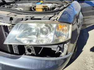 Foto de FARO IZQUIERDO AUDI A6 BERLINA (4B2) 2.4 V6 30V (165 CV / 121 KW) foto 2