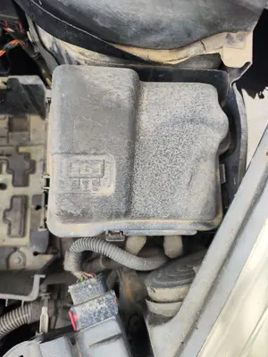 Foto de CAJA RELES / FUSIBLES PEUGEOT 207 1.4 16V CAT (KFU / ET3J4) (88 CV / 65 KW)