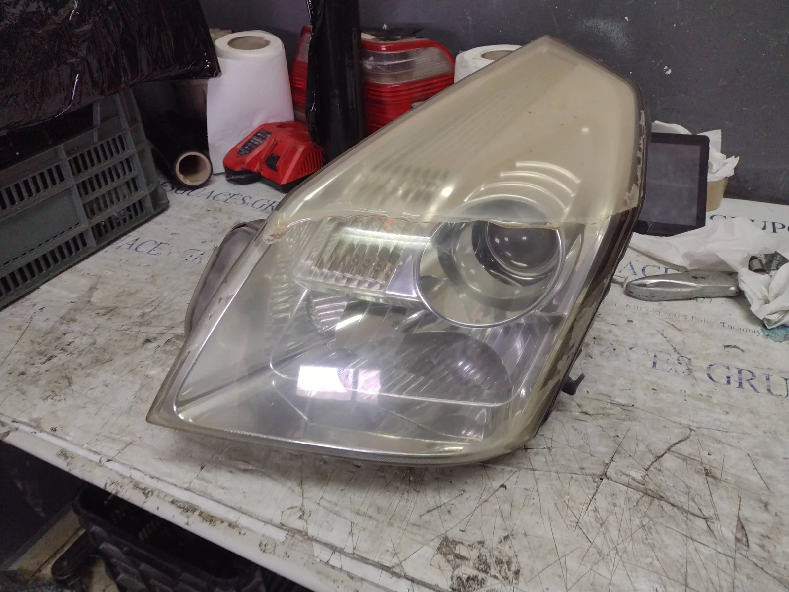 Foto de FARO IZQUIERDO RENAULT VEL SATIS (BJ0) 3.0 V6 dCi Turbodiesel CAT (177 CV / 130 KW) referencia 8200006664