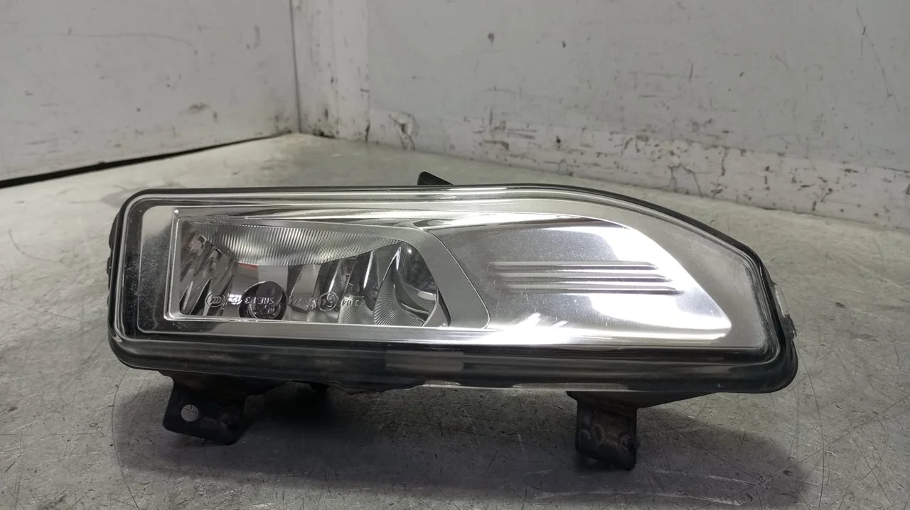 Foto de FARO ANTINIEBLA IZQUIERDO NISSAN MICRA (K14) 0.9 CAT (90 CV / 66 KW) referencia 90078636
