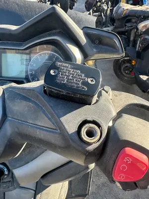 Foto de BOMBA FRENO DELANTERA YAMAHA X-MAX 300 292 cm3 - 20.6 kW (0 CV / 0 KW) foto 2