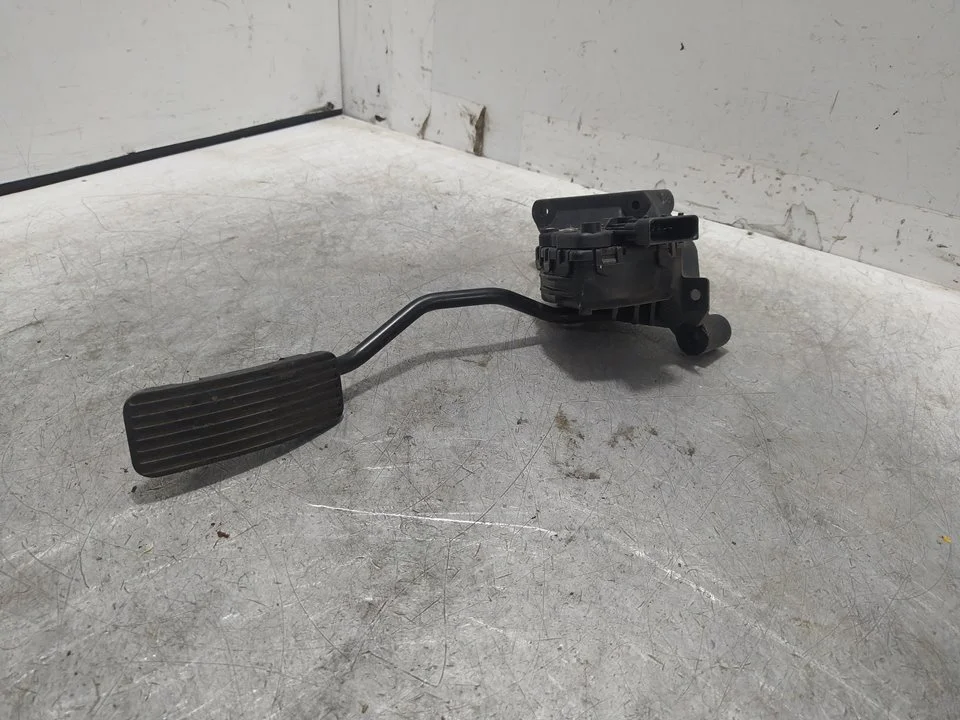 Foto de POTENCIOMETRO PEDAL OPEL MERIVA 1.7 16V DTI CAT (Y 17 DT / LR6) (75 CV / 55 KW) referencia 93335442