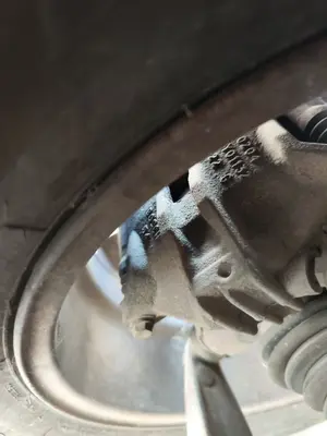 Foto de PINZA DE FRENO DELANTERA DERECHA CITROEN C4 BERLINA 1.6 16V HDi (90 CV / 66 KW)