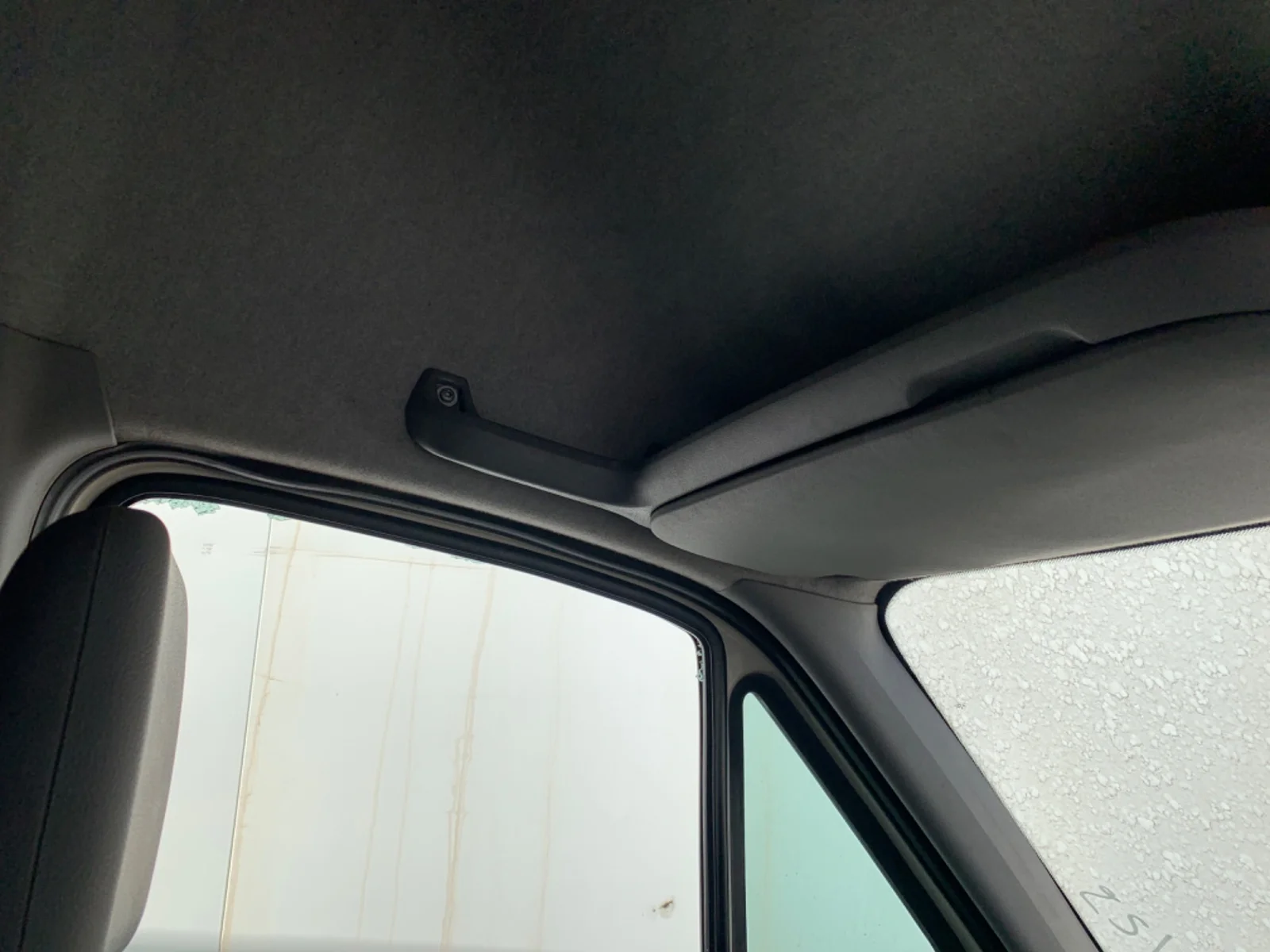 Foto de ASIDERO TECHO DELANTERO IZQUIERDO VOLKSWAGEN CRAFTER FURGÓN (2E) 2.5 TDI DPF (109 CV / 80 KW)