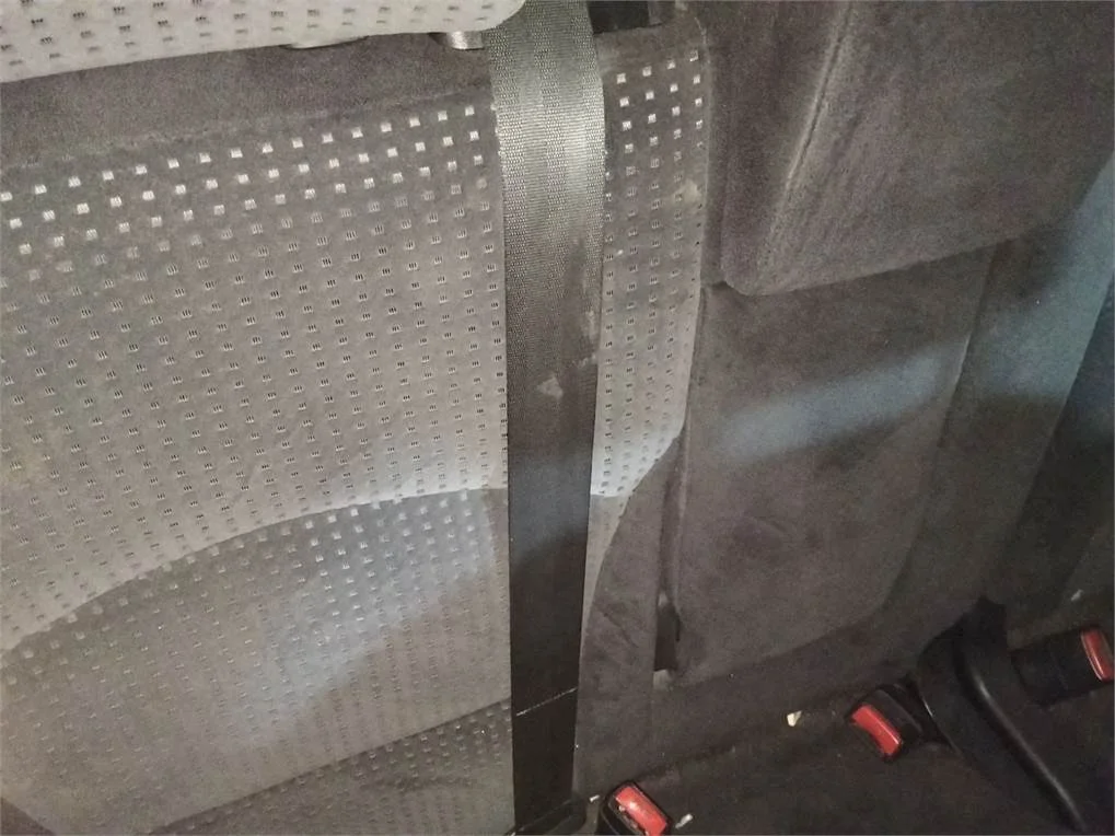 Foto de CINTURON SEGURIDAD TRASERO CENTRAL MITSUBISHI GRANDIS (NA0W)