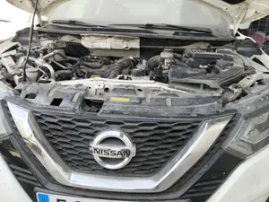 Foto de REJILLA DELANTERA NISSAN QASHQAI (J11E) 1.2 16V CAT (116 CV / 85 KW)