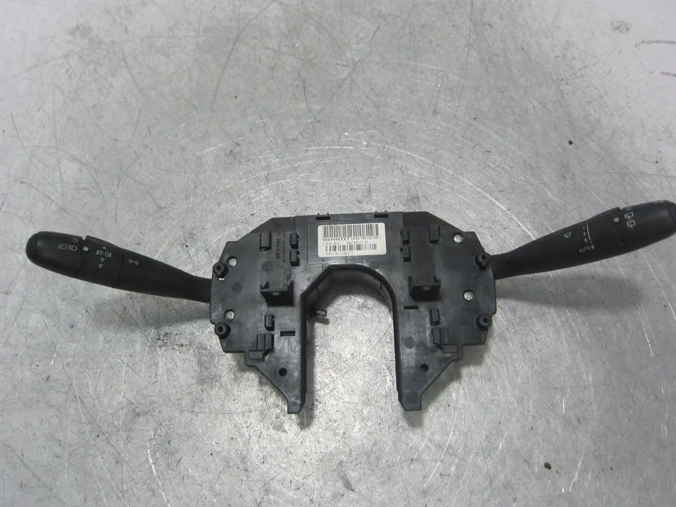 Foto de MANDO MULTIFUNCION CITROEN XSARA BERLINA 1.6 16V CAT (NFU / TU5JP4) (109 CV / 80 KW) referencia 96644965XT