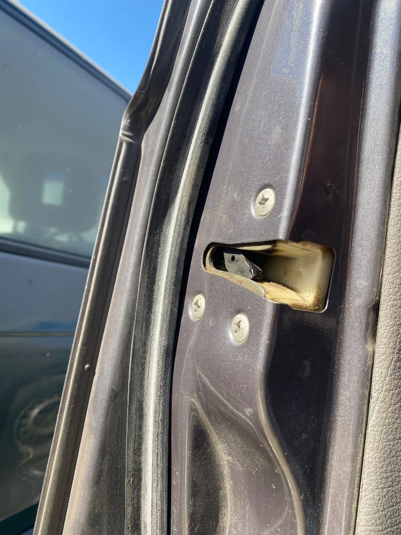 Foto de CERRADURA PUERTA DELANTERA IZQUIERDA NISSAN SERENA (C23M) 2.3 Diesel (75 CV / 55 KW)