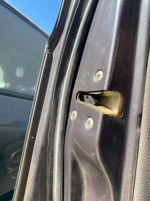 Foto de CERRADURA PUERTA DELANTERA IZQUIERDA NISSAN SERENA (C23M) 2.3 Diesel (75 CV / 55 KW)