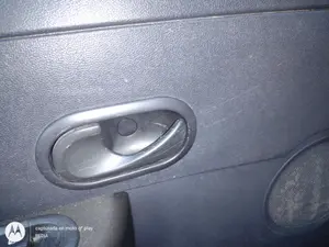 Foto de MANETA INTERIOR TRASERA IZQUIERDA RENAULT CLIO III 1.2 16V (75 CV / 55 KW) referencia 8200310579 foto 7