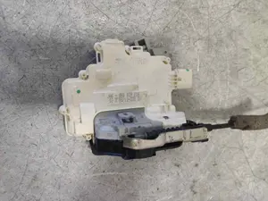 Foto de CERRADURA PUERTA TRASERA DERECHA PORSCHE PANAMERA (TIPO 970) referencia 8K0839016 foto 2