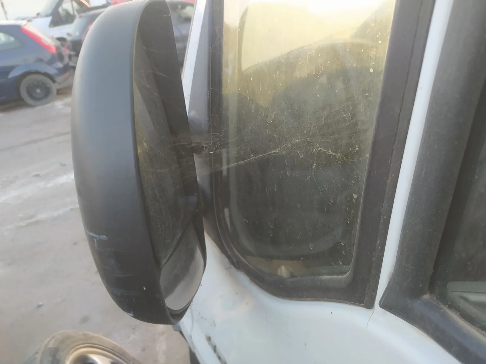 Foto de RETROVISOR IZQUIERDO PEUGEOT BOXER (330/350) FURGÓN GRAN VOLUMEN BAT.3700MM 2.8 HDI (128 CV / 94 KW)