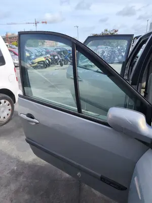 Foto de LUNA DELANTERA DERECHA RENAULT SCENIC II (JM) 1.5 dCi Diesel (101 CV / 74 KW) referencia 8200120588 foto 6