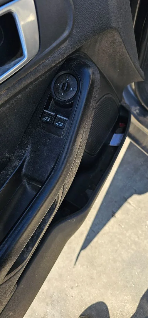 Foto de MANDO ELEVALUNAS DELANTERO IZQUIERDO FORD FIESTA (CNN) 1.25 16V CAT (82 CV / 60 KW)