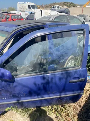Foto de LUNA DELANTERA IZQUIERDA VOLKSWAGEN POLO III (6N1) 1.4  (60 CV / 44 KW) referencia 6N3845201