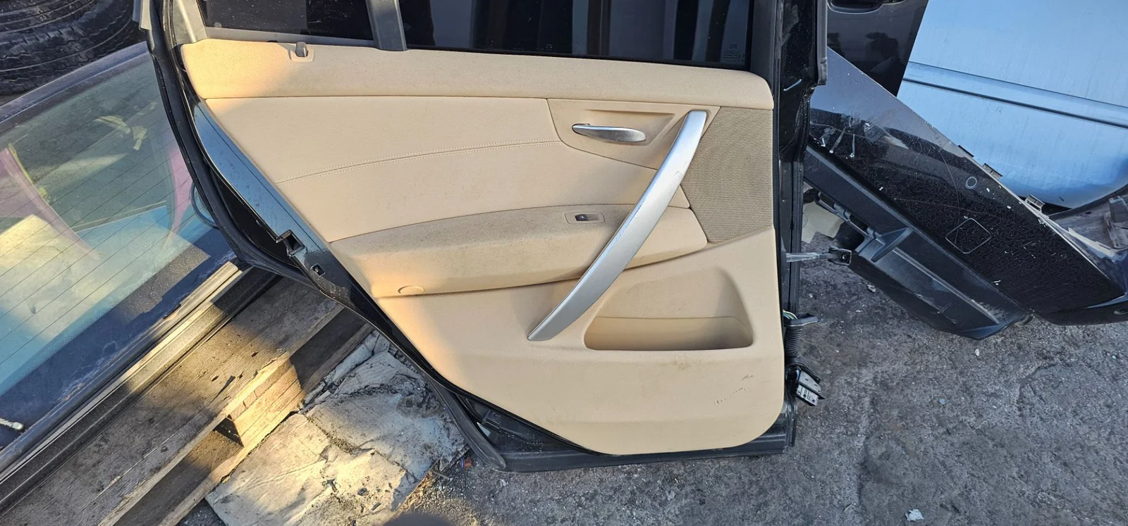 Foto de GUARNECIDO PUERTA TRASERA IZQUIERDA BMW SERIE X3 (E83) 2.0 Turbodiesel CAT (177 CV / 130 KW)