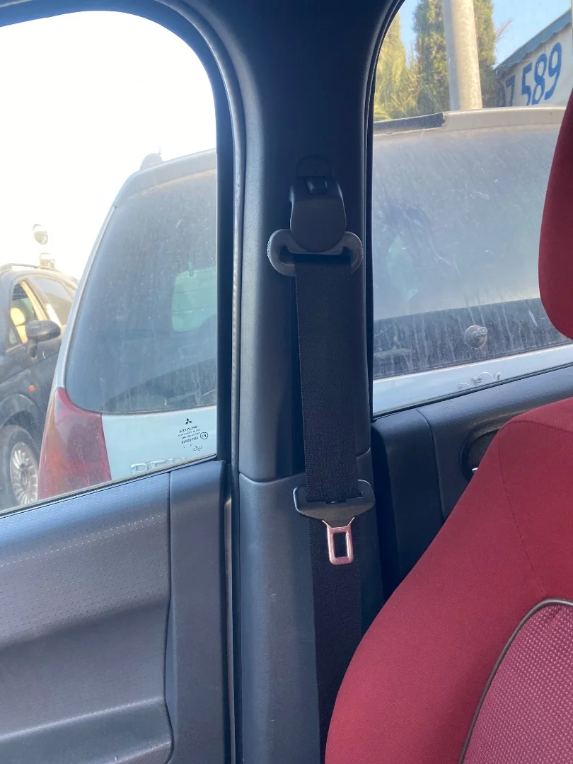 Foto de CINTURON SEGURIDAD DELANTERO DERECHO MITSUBISHI COLT CZ3 BERL. 5 (Z30A) 1.3 CAT (95 CV / 70 KW)