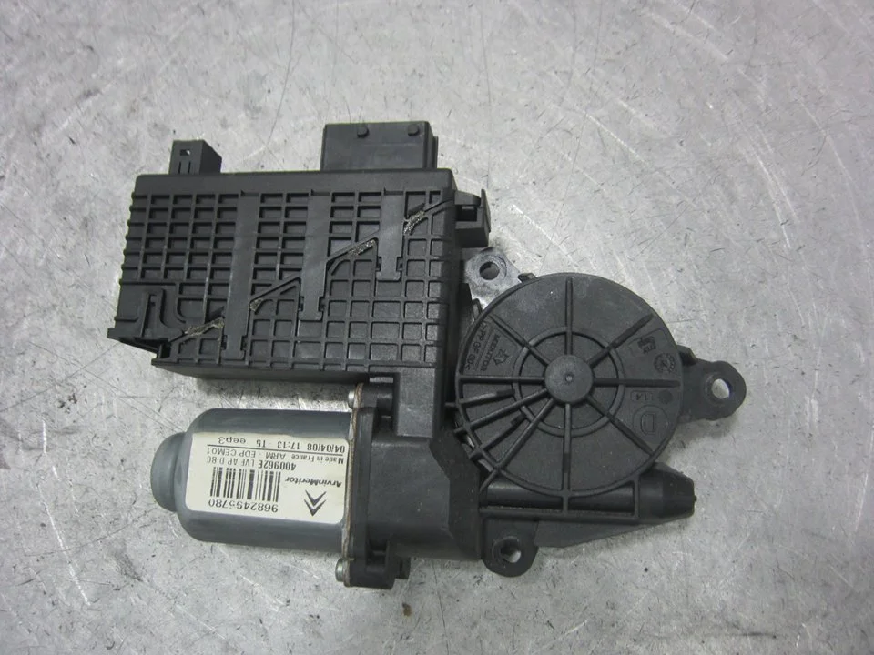Foto de MOTOR ELEVALUNAS DELANTERO DERECHO CITROEN XSARA BERLINA 1.6 16V CAT (NFU / TU5JP4) (109 CV / 80 KW) referencia 9682495780