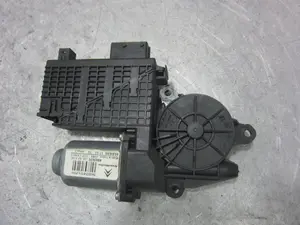 Foto de MOTOR ELEVALUNAS DELANTERO DERECHO CITROEN XSARA BERLINA 1.6 16V CAT (NFU / TU5JP4) (109 CV / 80 KW) referencia 9682495780