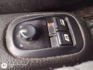 Foto de MANDO ELEVALUNAS DELANTERO IZQUIERDO PEUGEOT 206 1.4 HDi (68 CV / 50 KW)