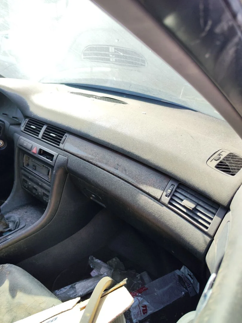 Foto de SALPICADERO AUDI A6 BERLINA (4B2) 2.5 V6 24V TDI (150 CV / 110 KW)