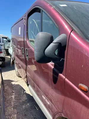 Foto de PUERTA DELANTERA DERECHA RENAULT TRAFIC II COMBI 1.9 Diesel (101 CV / 74 KW) referencia 7751478601