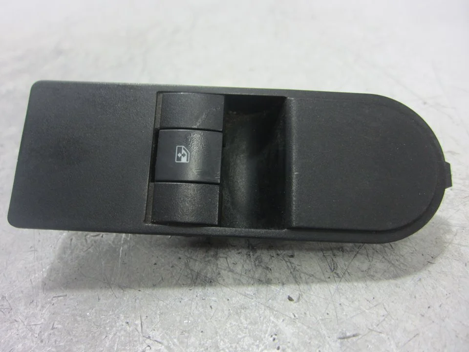 Foto de MANDO ELEVALUNAS DELANTERO DERECHO OPEL ASTRA H BERLINA 1.7 16V CDTI (101 CV / 74 KW) referencia 93162821