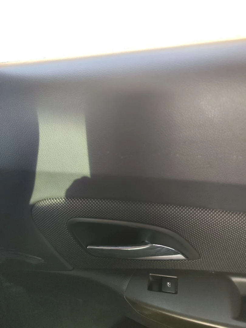 Foto de MANETA INTERIOR TRASERA DERECHA CHEVROLET CRUZE 2.0 Diesel CAT (163 CV / 120 KW) referencia 95186077