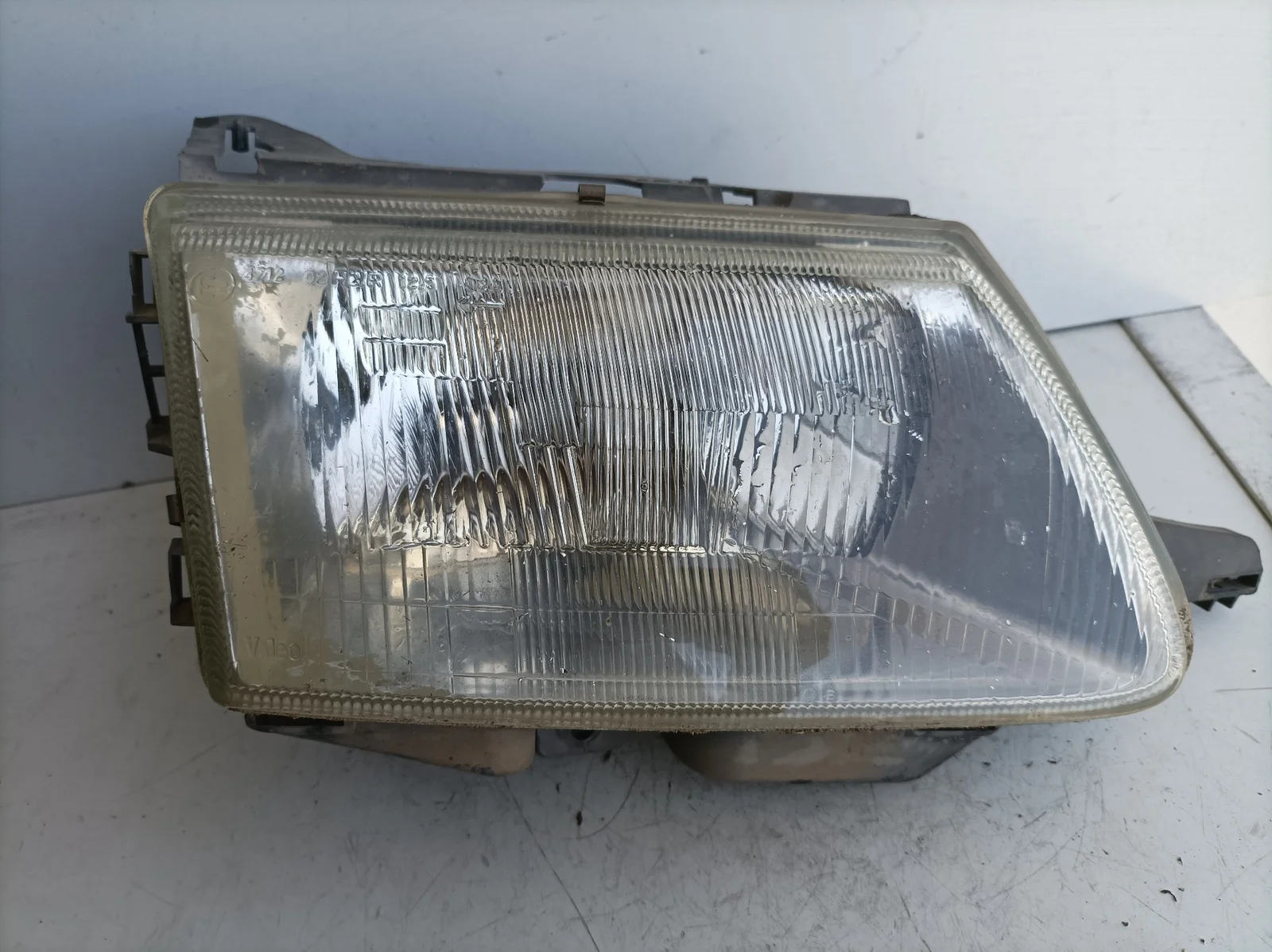 Foto de FARO DERECHO CITROEN SAXO referencia 88201761