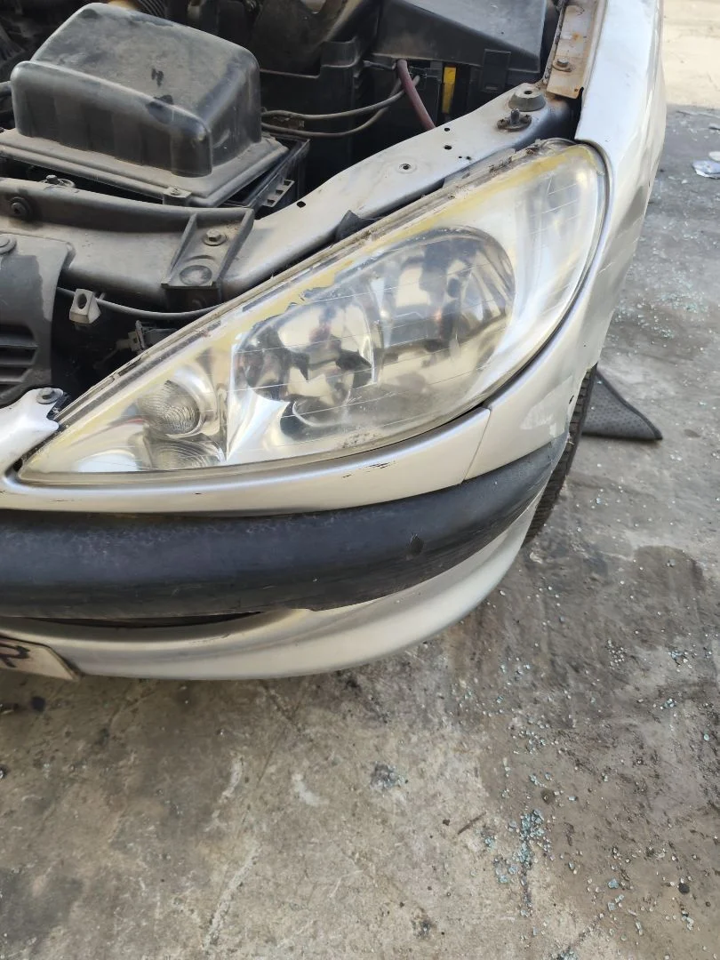Foto de FARO IZQUIERDO PEUGEOT 206 1.6 16V CAT (109 CV / 80 KW) referencia 6204S9