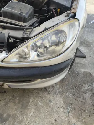 Foto de FARO IZQUIERDO PEUGEOT 206 1.6 16V CAT (109 CV / 80 KW) referencia 6204S9