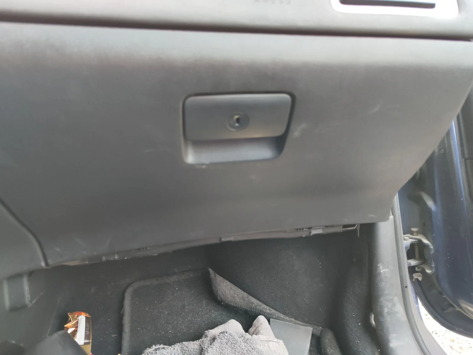 Foto de GUANTERA PEUGEOT 307 (S1)(04.2001) 1.6 16V CAT (109 CV / 80 KW)