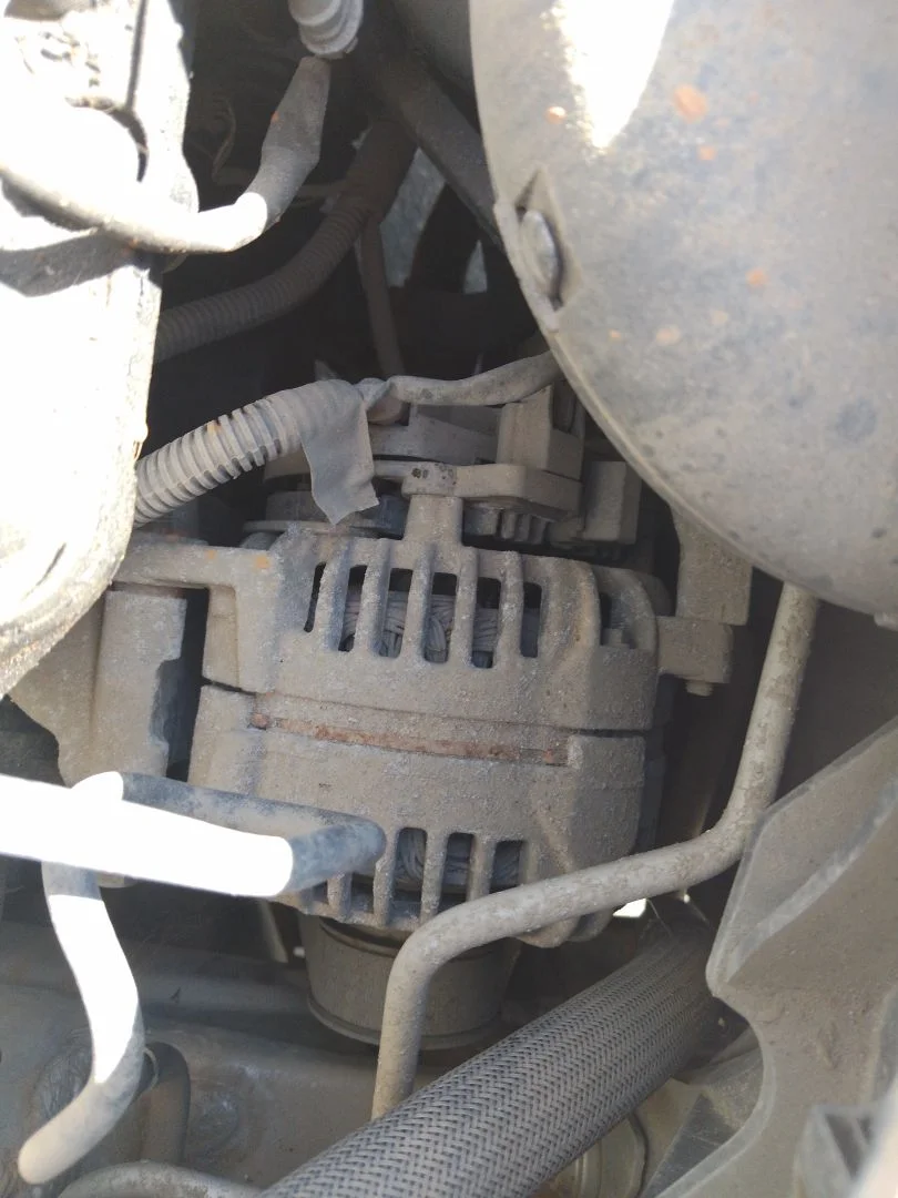 Foto de ALTERNADOR RENAULT CLIO III 1.4 16V (98 CV / 72 KW)
