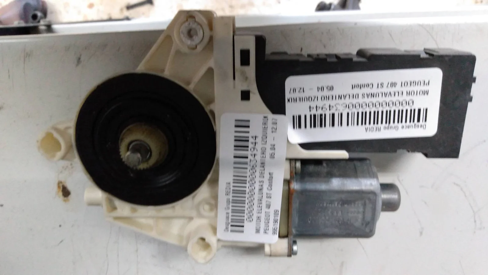 Foto de MOTOR ELEVALUNAS DELANTERO IZQUIERDO PEUGEOT 407 referencia 995190109