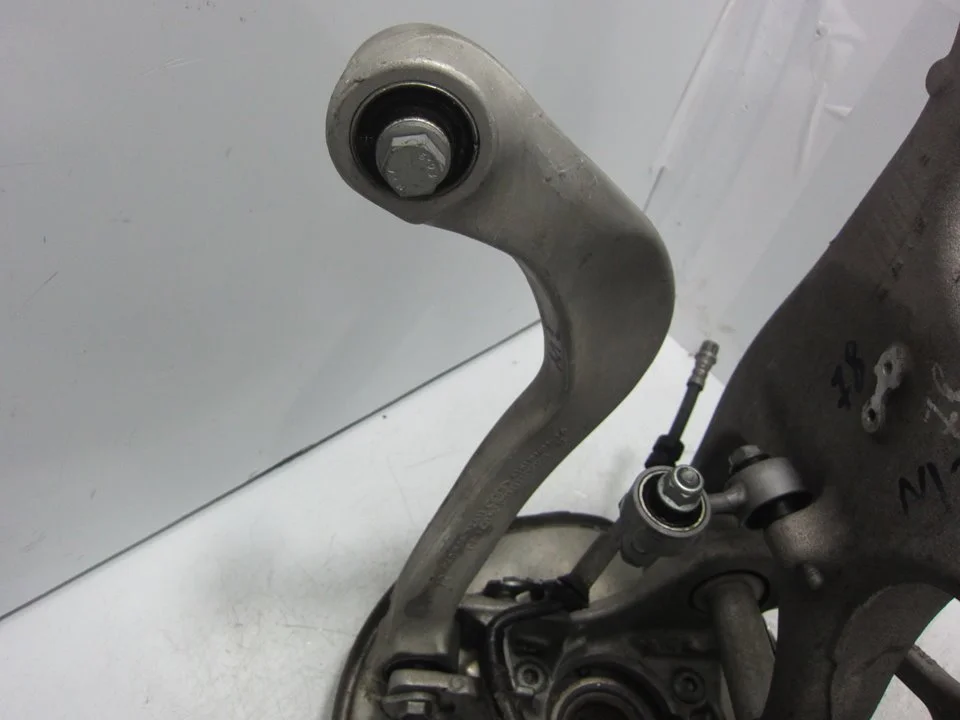 Foto de BRAZO SUSPENSION SUPERIOR TRASERO DERECHO PORSCHE MACAN (95BA) referencia 8K0505324H