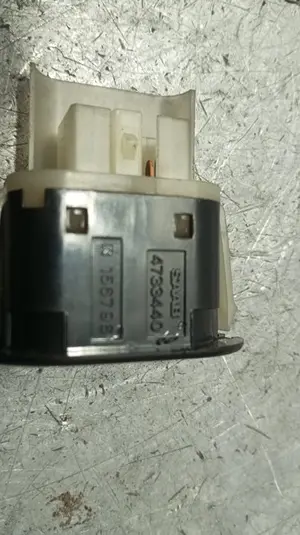 Foto de INTERRUPTOR SAAB 9-3 BERLINA 2.2 16V TiD CAT (125 CV / 92 KW) referencia 4733440 foto 2
