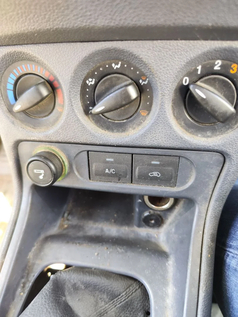 Foto de MANDO CALEFACCION / AIRE ACONDICIONADO FORD TRANSIT CONNECT (TC7) 1.8 TDCi CAT (90 CV / 66 KW)