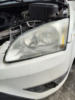 Foto de FARO IZQUIERDO FORD FOCUS BERLINA (CAP) 1.6 TDCi CAT (90 CV / 66 KW)
