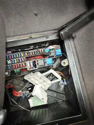 Foto de CAJA RELES / FUSIBLES MERCEDES-BENZ CLASE A (BM 168) 1.4 CAT (82 CV / 60 KW)