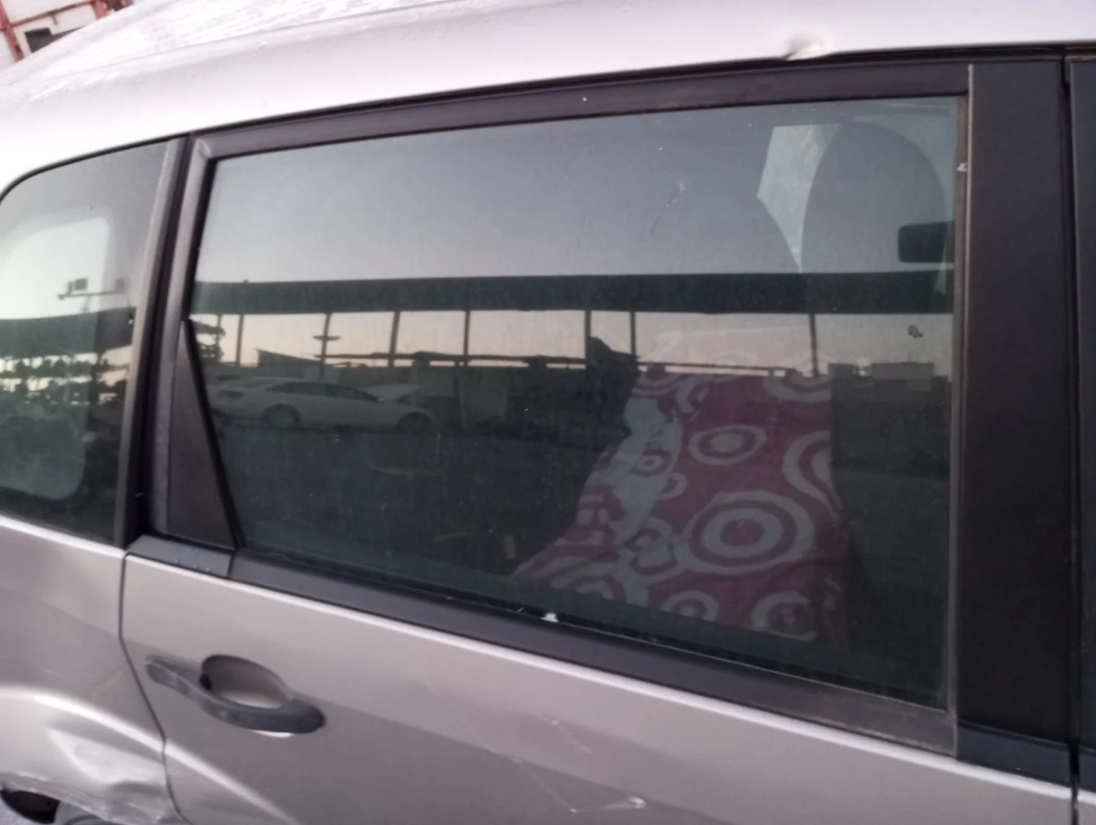 Foto de LUNA TRASERA DERECHA FORD FIESTA (CBK) 1.4 TDCi CAT (68 CV / 50 KW) referencia 1207449