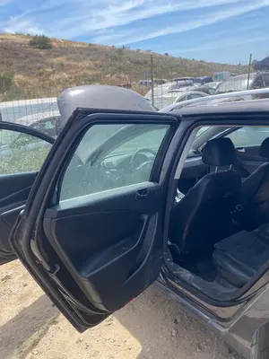 Foto de GOMAS CONTORNO PUERTA VOLKSWAGEN PASSAT VARIANT (3C5) 2.0 TDI DPF (170 CV / 125 KW)
