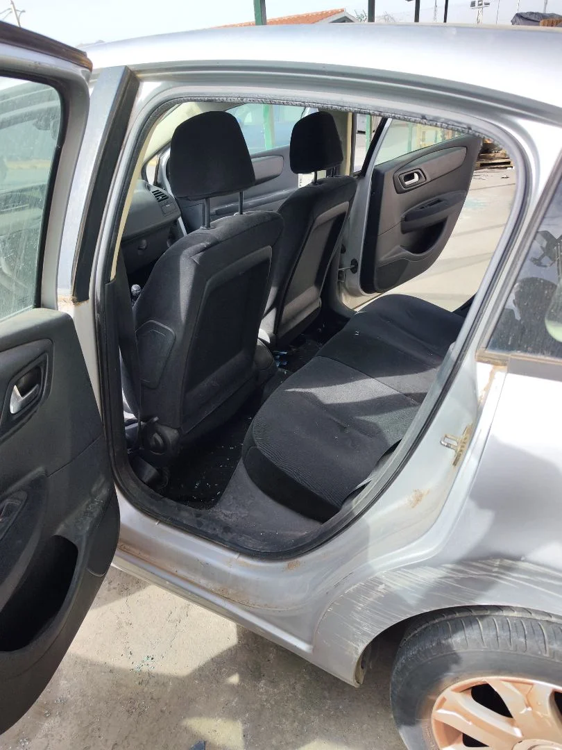 Foto de GOMAS CONTORNO PUERTA CITROEN C4 BERLINA 1.6 16V HDi (90 CV / 66 KW)