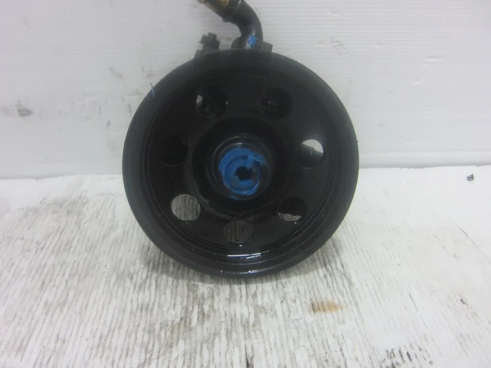 Foto de BOMBA DIRECCION FORD FOCUS BERLINA (CAK) 1.8 TDDI Turbodiesel CAT (90 CV / 66 KW)