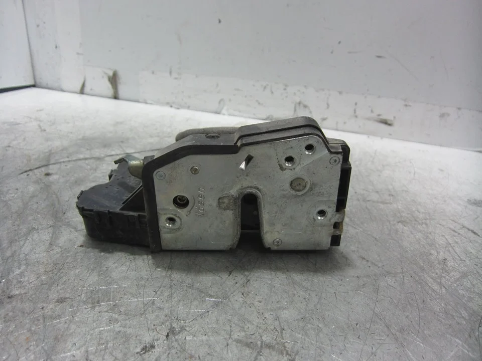 Foto de CERRADURA PUERTA DELANTERA DERECHA BMW SERIE 3 BERLINA (E46) 2.5 24V CAT (170 CV / 125 KW) referencia 51217011308