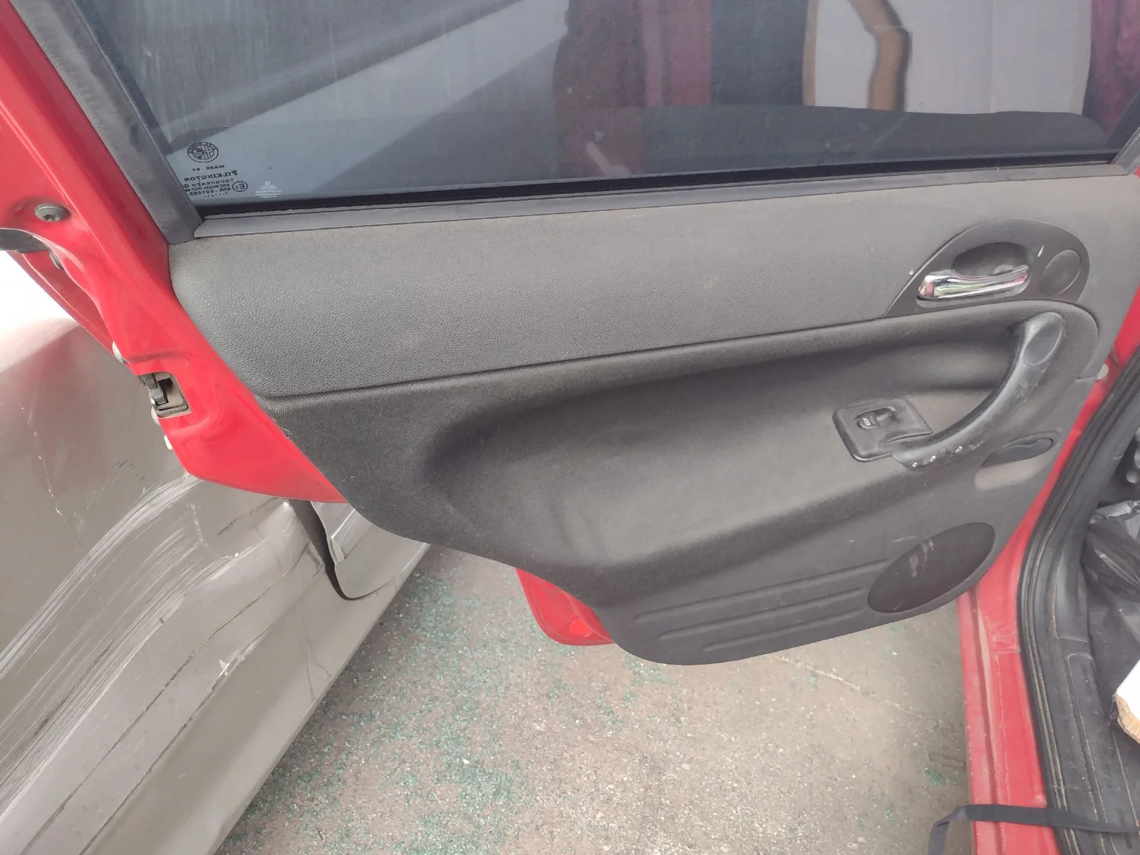Foto de RETENEDOR PUERTA ALFA ROMEO 147 (190) 1.6 16V CAT (105 CV / 77 KW)