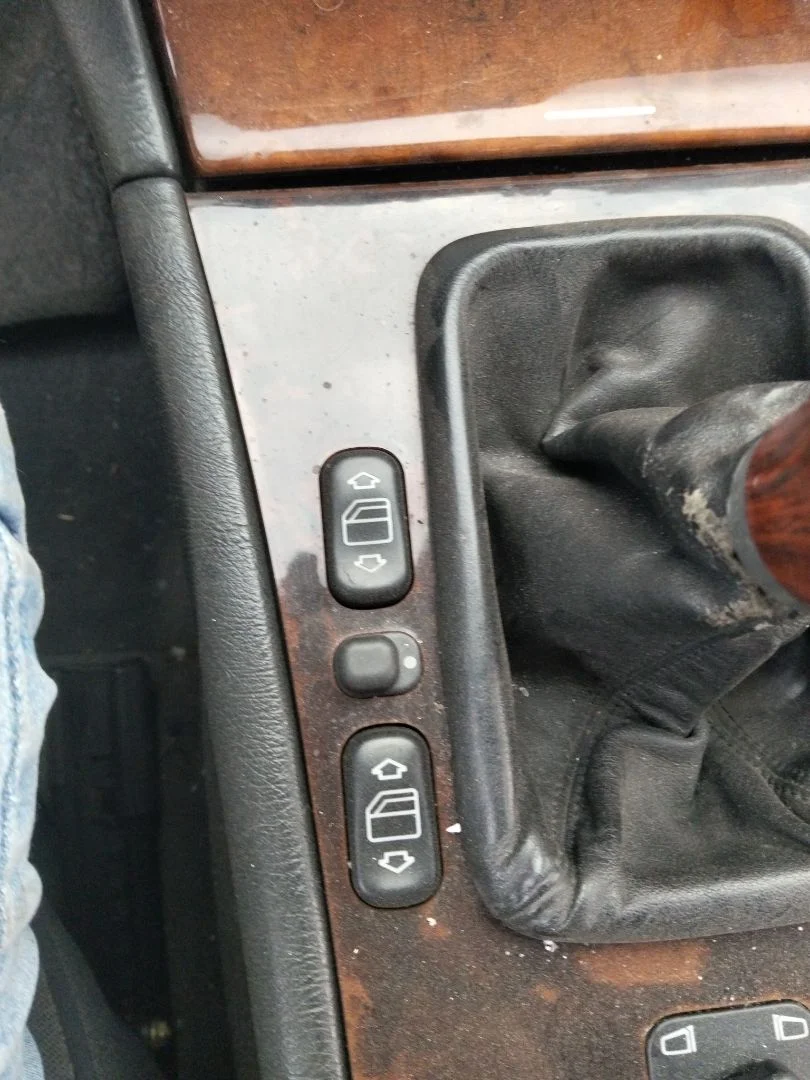 Foto de MANDO ELEVALUNAS DELANTERO IZQUIERDO MERCEDES-BENZ CLASE E (BM 210) BERLINA 3.0 Diesel CAT (136 CV / 100 KW)