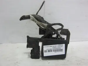Foto de CAJA RELES / FUSIBLES MITSUBISHI L200 (K70) 2.5 Turbodiesel (99 CV / 73 KW) referencia 36410D521 foto 3
