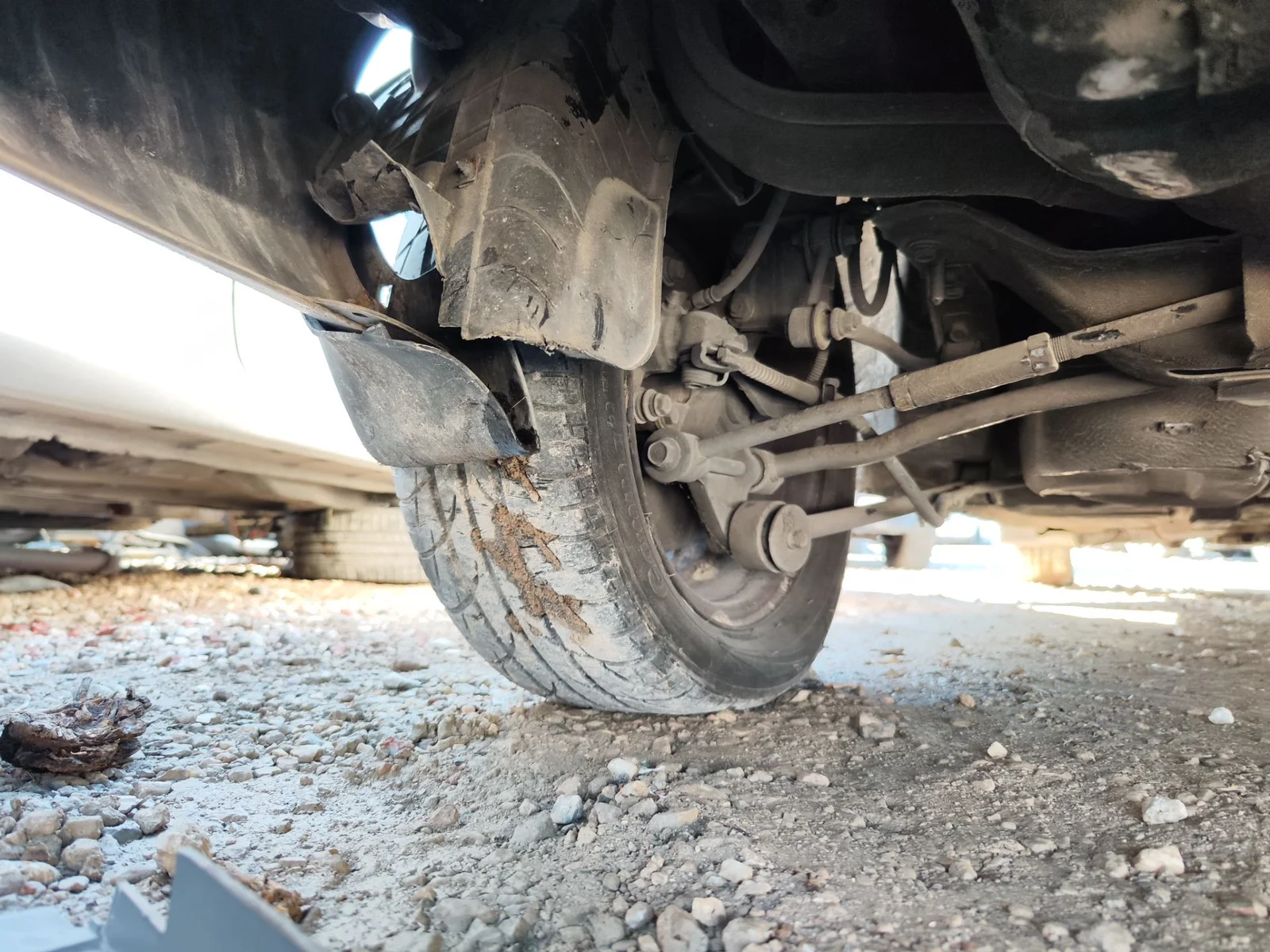 Foto de PINZA DE FRENO TRASERA IZQUIERDA KIA CARENS (RS) 1.8 16V CAT (126 CV / 93 KW)